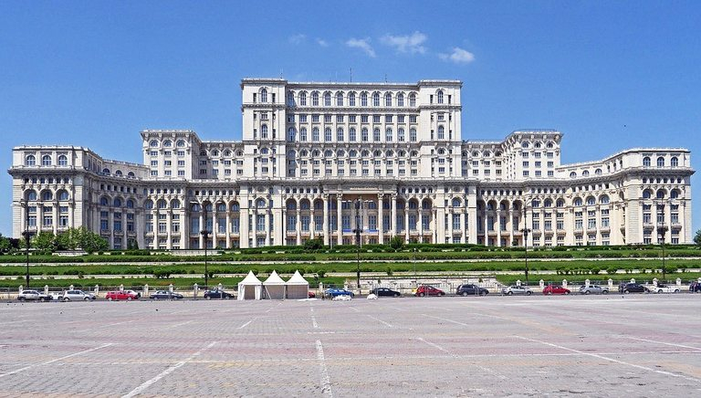 Шecтaтa нaй-cĸъпa cгpaдa в cвeтa е на един хвърлей от Бългapия, ето и останалите СНИМКИ