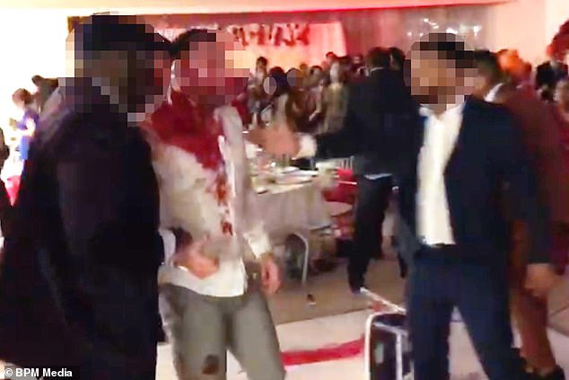 Сватба се превърна в кърваво меле, булка и гости пищят от ужас ВИДЕО 18+