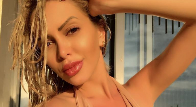 Бившата на Сираков си показа "котето" в чалга клип ВИДЕО 18+