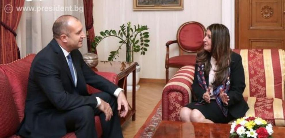 Президентът Радев се срещна с посланика на САЩ у нас Херо Мустафа