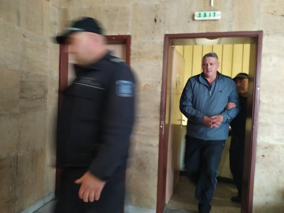 Убиецът на кюстендилския букмейкър ревна в съда, но... 