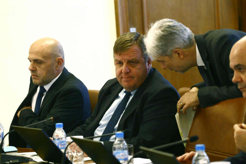 Каракачанов заговори за политическото бъдеще на Нено Димов и обяви...
