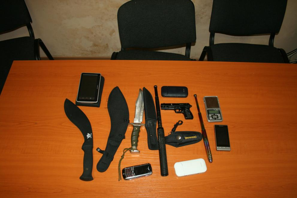 Първи СНИМКИ на бандитите, арестувани в циганската махала в Бургас