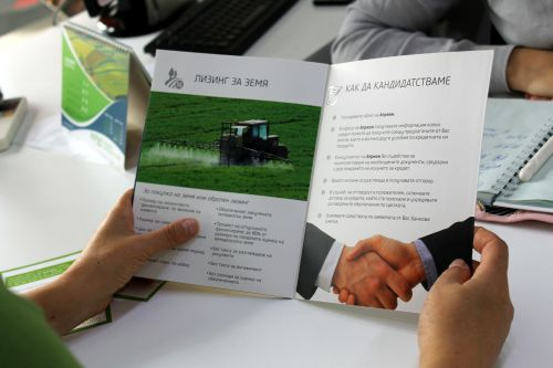 Фермери пестят пари с ниви на лизинг. Вижте как....