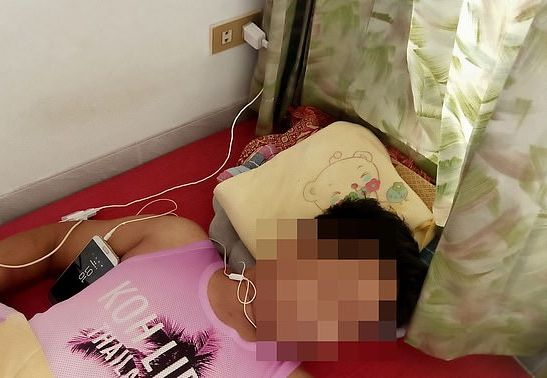 Телефон, оставен на зарядно, уби готвач в леглото му ВИДЕО