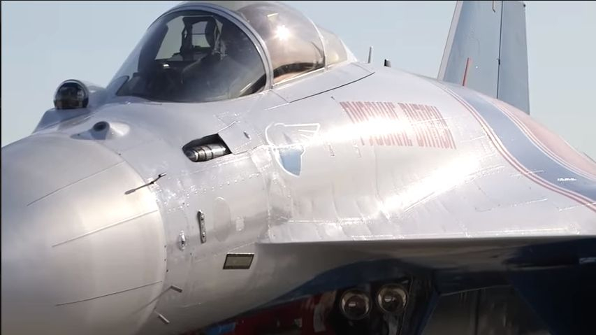 Излезе ВИДЕО от първите фигури от пилотажа на “Руските Витязи” на Су-35С
