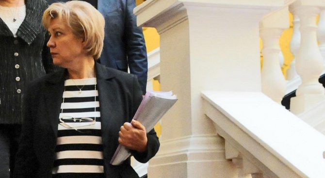 От ГЕРБ обясниха подробно за болничните и напомниха: Заплатата ще стане 1400 лв.