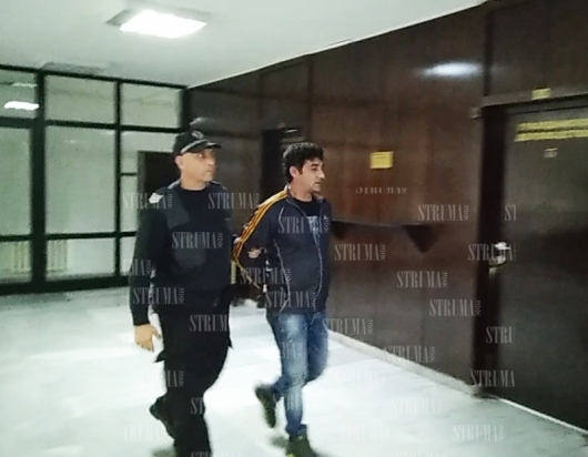 Две чудовища втрещиха с наглостта си в благоевградския съд СНИМКИ