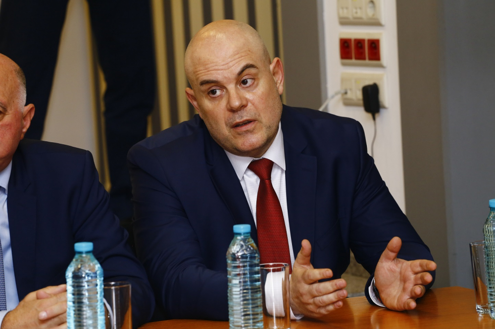 Гешев срази сина на Миню Стайков и го посъветва да... 