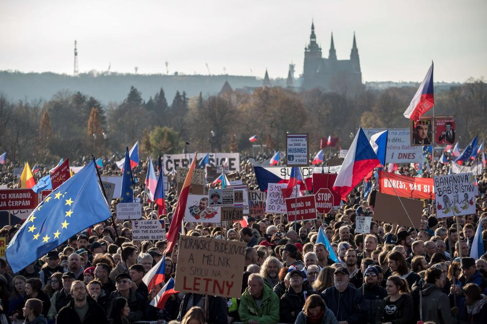 Невиждано: 200 000 протестиращи в Прага! Вдигнаха мерника на премиера СНИМКИ