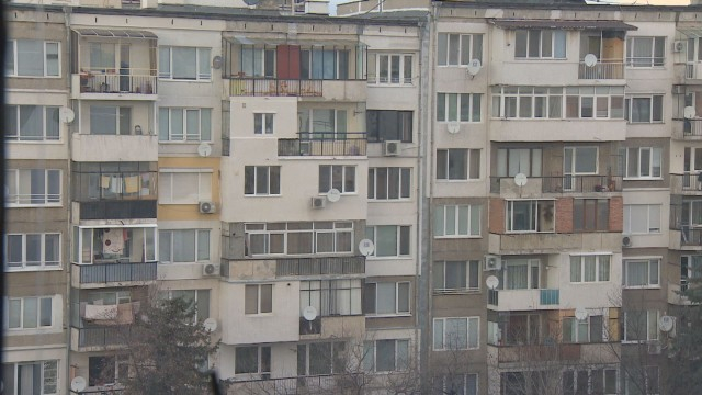 Софиянка изгоря с 50 бона заради измамница, обещала ѝ общинско жилище