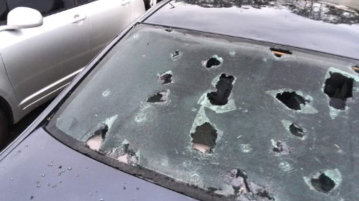Градушка като яйце разби домове и автомобили в Австралия ВИДЕО