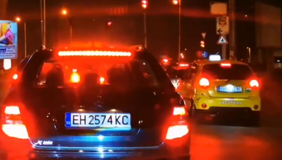 Браво, в цяла България няма друг Мерцедес с шофьор като този! ВИДЕО