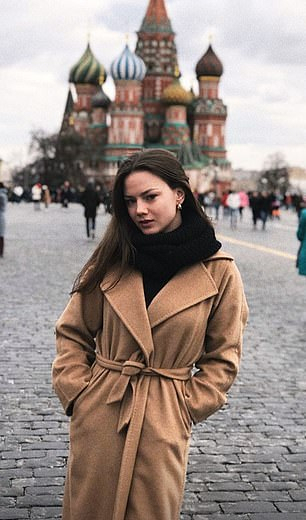 Избягалата невеста: Полина Глен напусна Джони Деп и се върна в Русия СНИМКИ