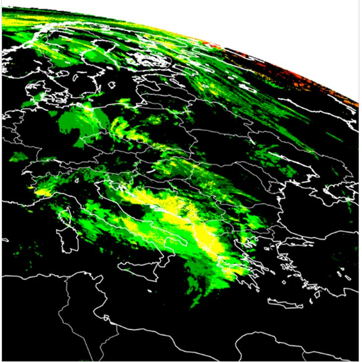 "Meteo Balkans" алармира: Опасен циклон нахлува над Балканския полуостров СНИМКИ