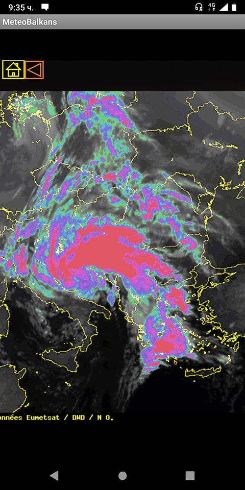 "Meteo Balkans" алармира: Опасен циклон нахлува над Балканския полуостров СНИМКИ