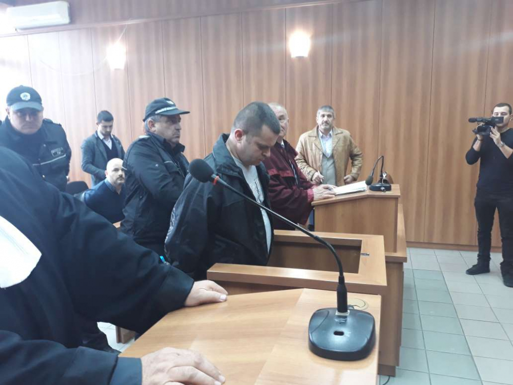 БЛИЦ TV: Прокурор и адвокат в лют спор зверско ли е убийството на пловдивския доцент