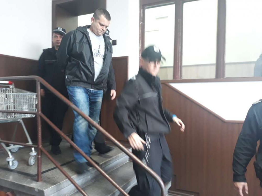 БЛИЦ TV: Прокурор и адвокат в лют спор зверско ли е убийството на пловдивския доцент