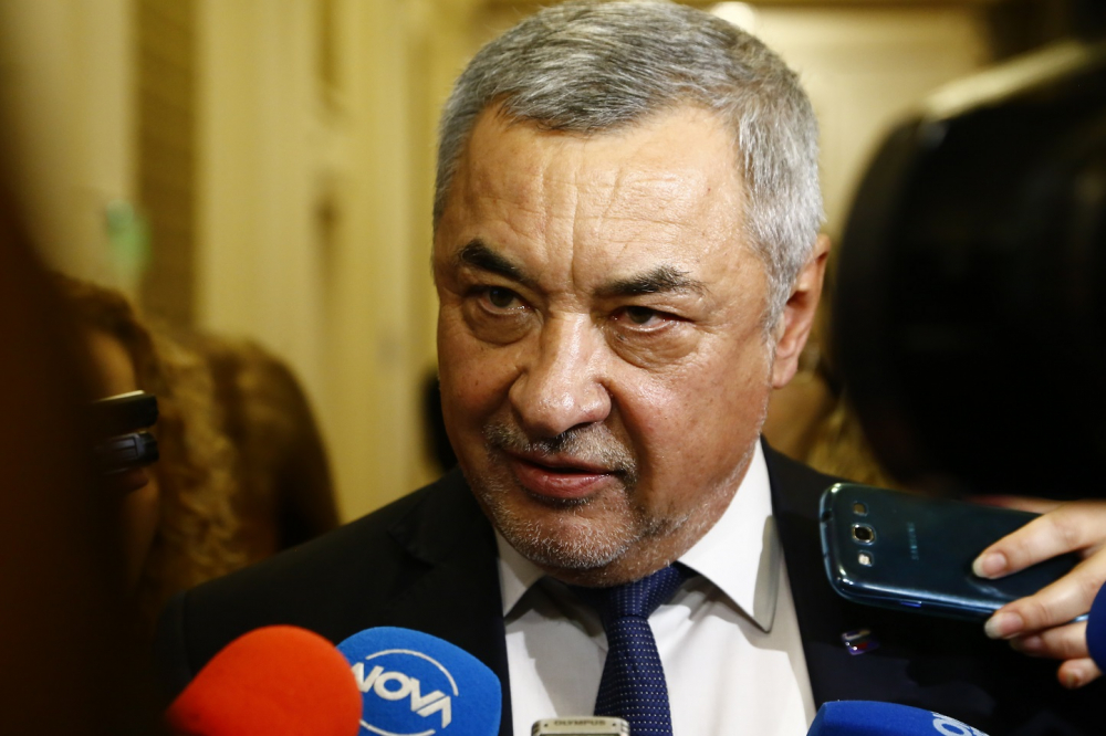 Валери Симеонов: Радев не може да се пребори с дребнавия си реваншизъм, характерен и за министрите му