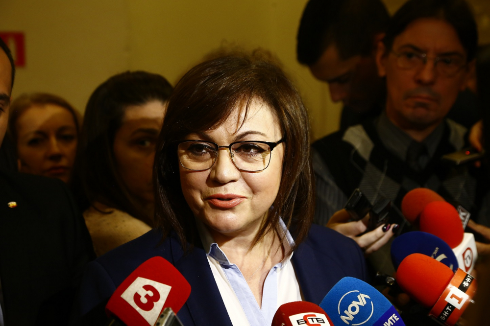 Нинова беснее в мрежата: Дариткова лъже!