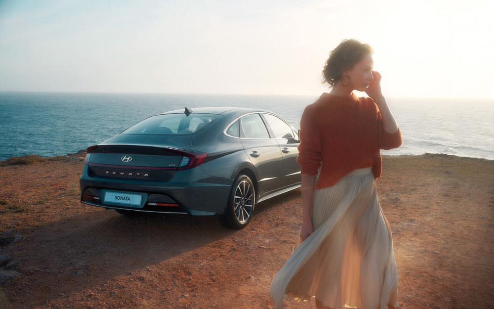 Осмото поколение на седана Hyundai Sonata - "чувствено спортен" СНИМКИ