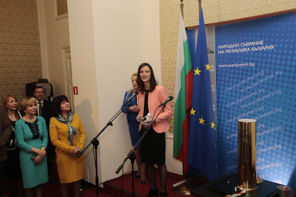 Фоторепортаж в БЛИЦ: Запечатаха Капсула на хилядолетието в НС