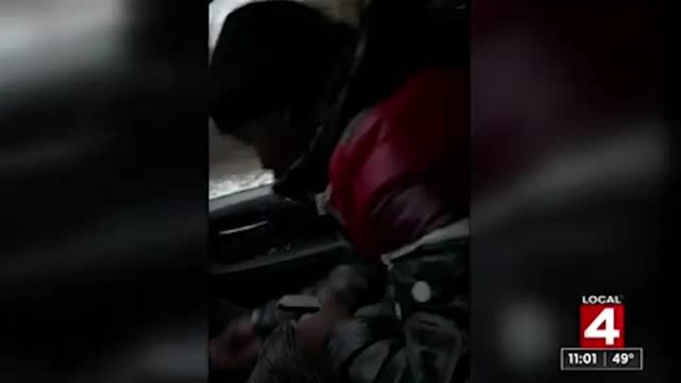 Момиче засне последните си секунди живот преди да ѝ пуснат куршума ВИДЕО