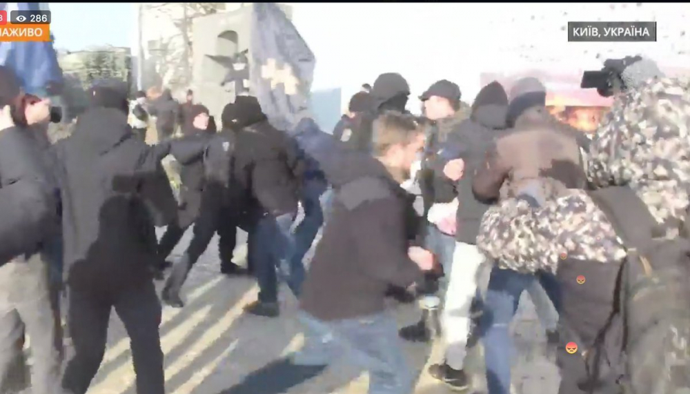В Киев нападнаха травестити и джендъри по време на марш ВИДЕО