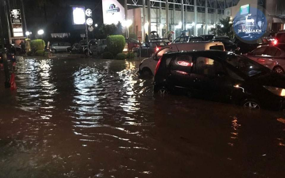 Страшната буря в Гърция уби прикована на легло жена СНИМКА