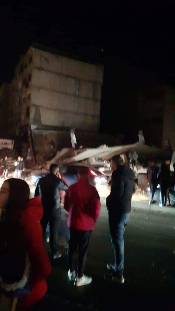 Хора агонизират под руините след труса в Албания, молят за помощ ВИДЕО