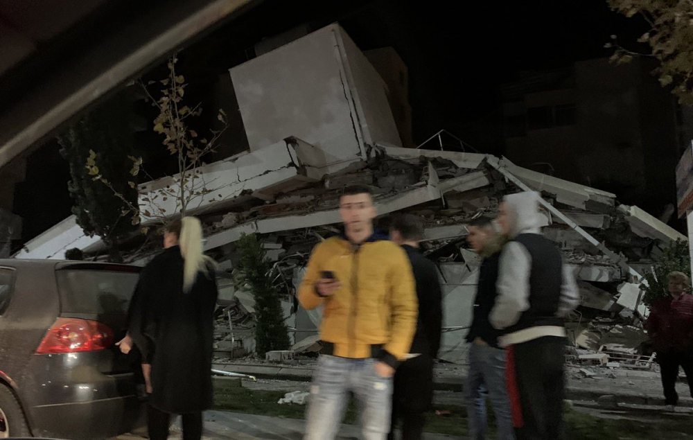 Хора агонизират под руините след труса в Албания, молят за помощ ВИДЕО