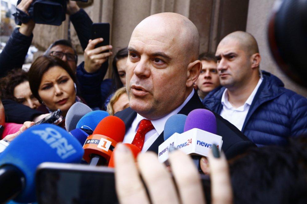 Гешев даде урок по върховенство на правото и други европейски ценности на Кирил Петков от града на героите Фалконе и Борсалино