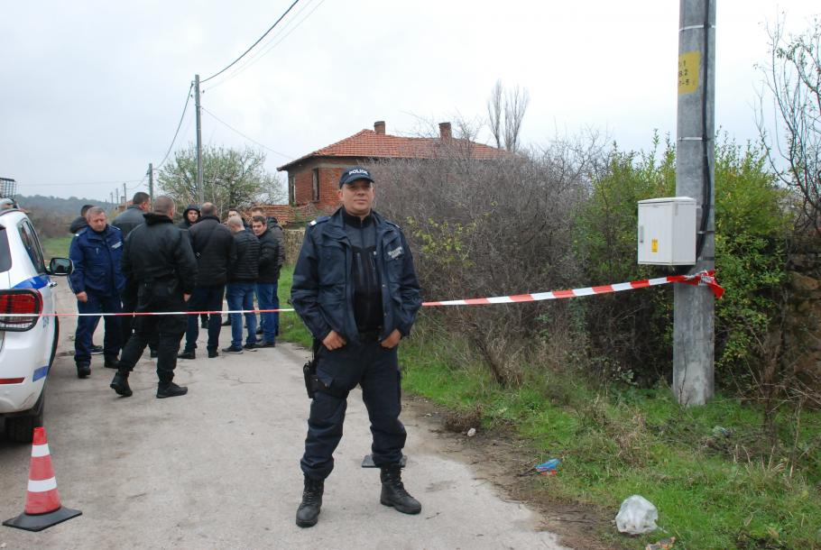 Врачанско село почерня от ченгета, търсят под дърво и камък...
