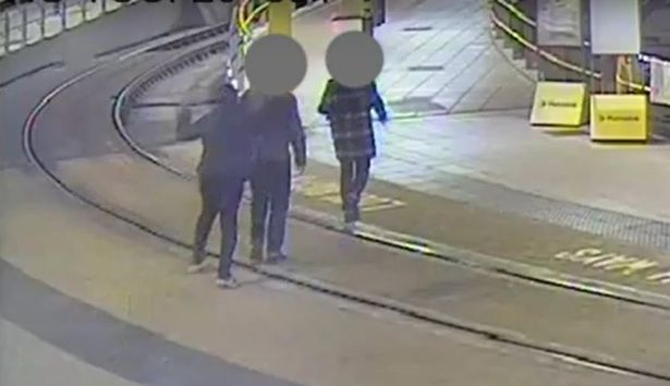Шок: Терорист с вик "Алах е Велик" коли двойка в Манчестър ВИДЕО