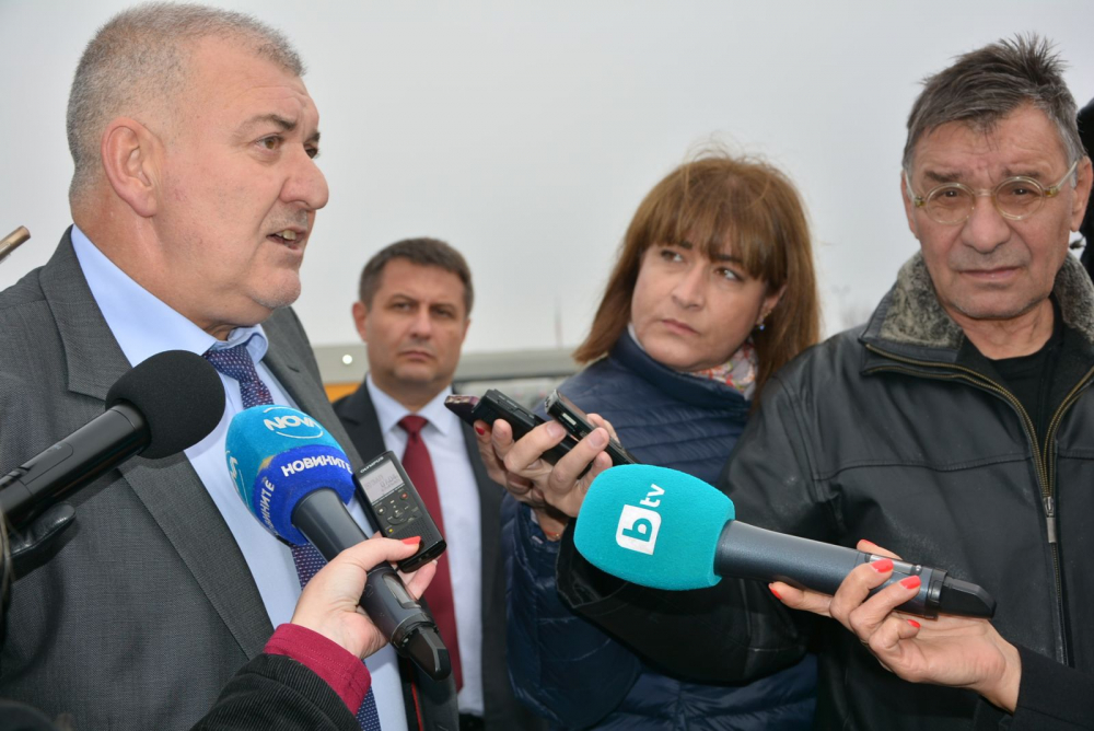 „Капитан Андреево“ се пръска по шевовете – повече няма накъде СНИМКИ
