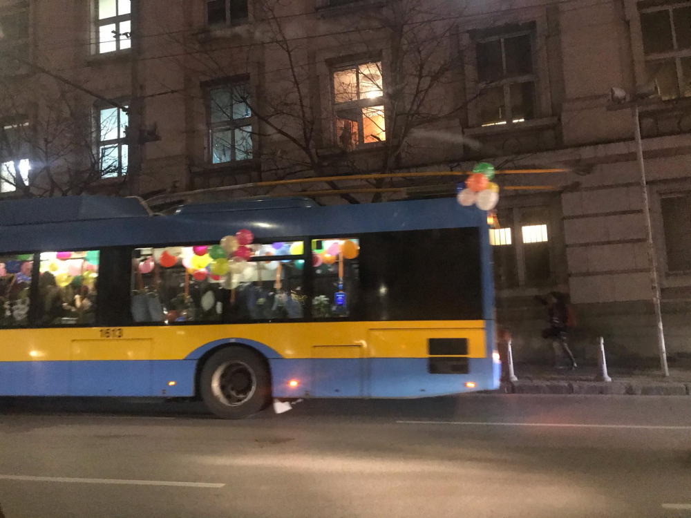 Такова нещо със софийски тролей никога не се бе случвало! Уникални СНИМКИ
