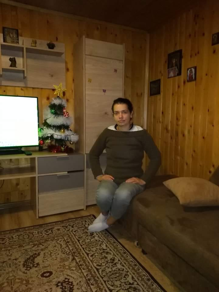 Година и седем месеца отчаяна майка от Сливен издирва дъщеря си СНИМКА