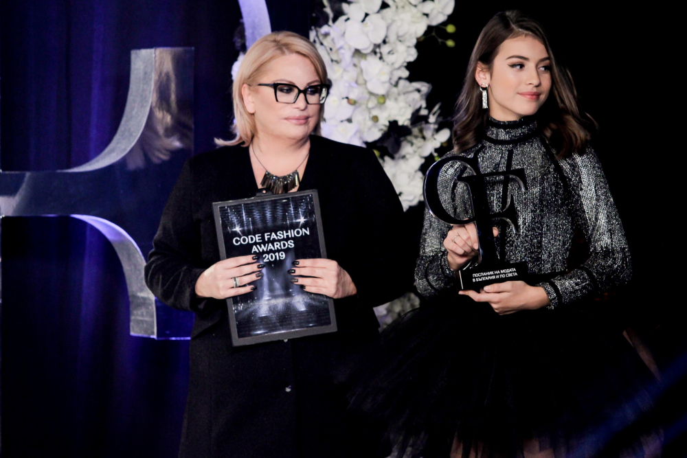 Изключително звездно присъствие на Code Fashion Awards 2019 ВИДЕО