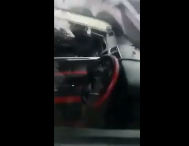 Вижте страховитите последствия от удара на кола в парапет ВИДЕО