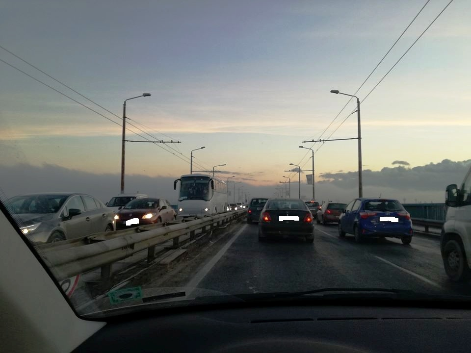 Кошмарна гледка на Аспаруховия мост тази сутрин СНИМКИ 