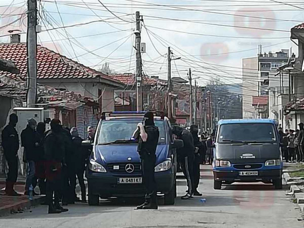 Две мутри арестувани в бургаския кв."Комлука"