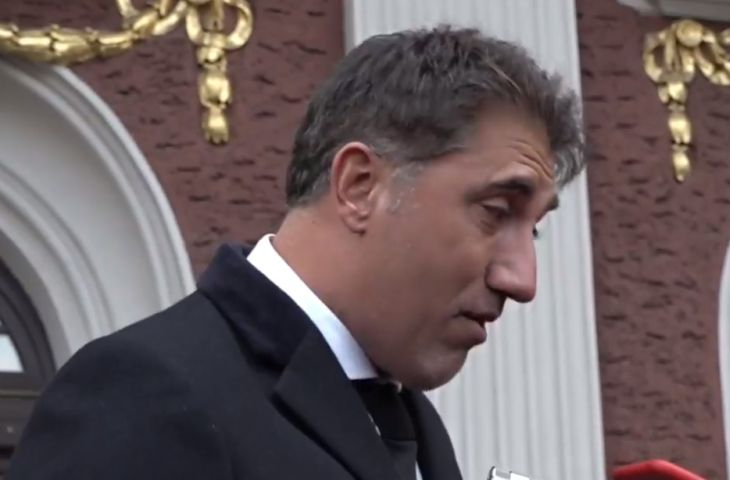Башар Рахал плаче на поклонението пред Ламбо, едва говори