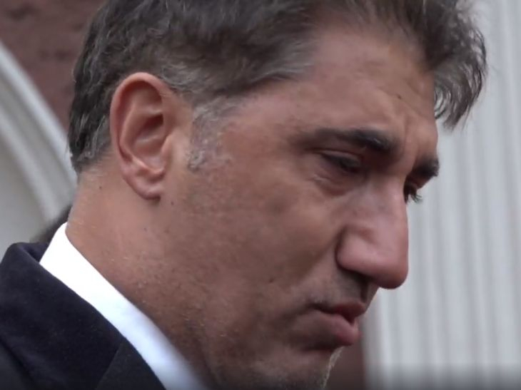 Башар Рахал плаче на поклонението пред Ламбо, едва говори