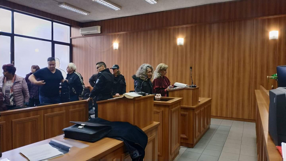 Жената, убила мъжа си в Труд: Биеше ме за добър ден, спеше с любовницата си у дома