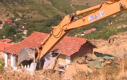 Възмездие! Бутат къщите на 27 ало измамници от цялата страна