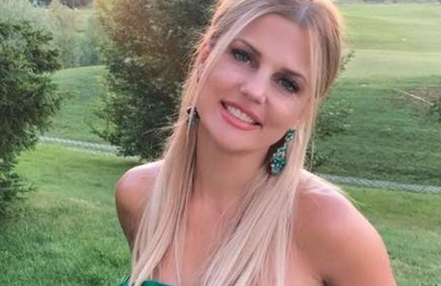 Горещо! Вдовицата на Шарлопов се разголи и си показа... СНИМКА