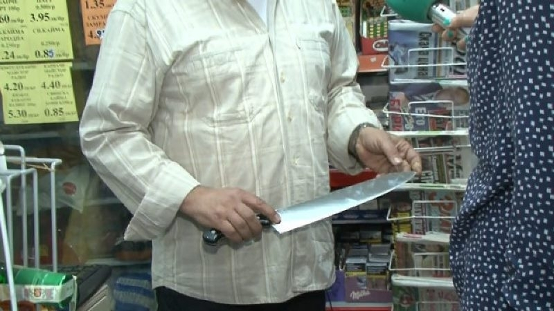 Див екшън във Вършец! Мъж грабна нож и стана страшно