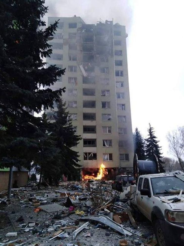 Адът слезе в Словакия: Експлозия в 13-етажен блок, окървавени тела и извънредно положение в цял град ВИДЕО
