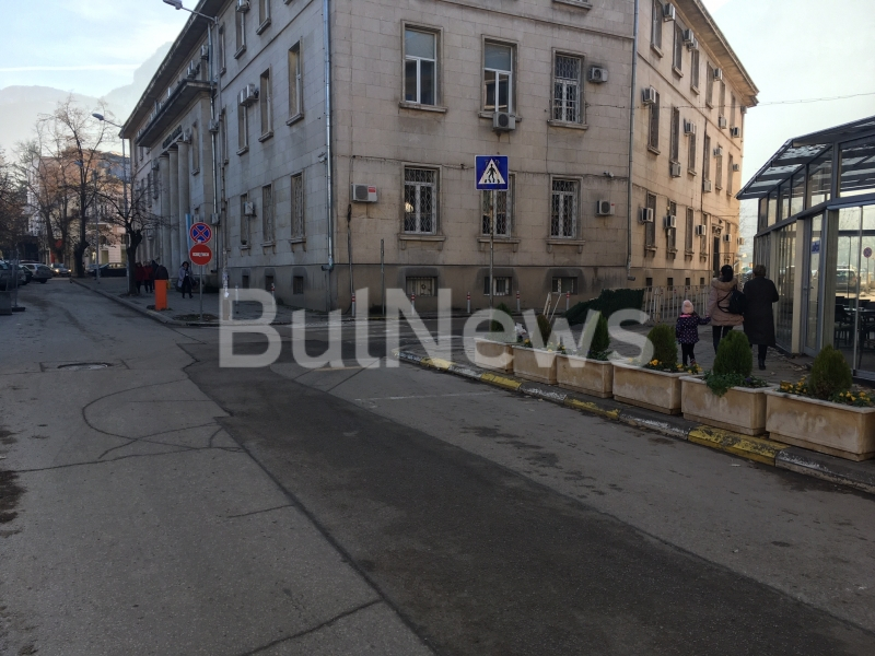 Турски тираджия сътвори нещо невиждано в центъра на Враца, а сащисаните полицаи… СНИМКИ