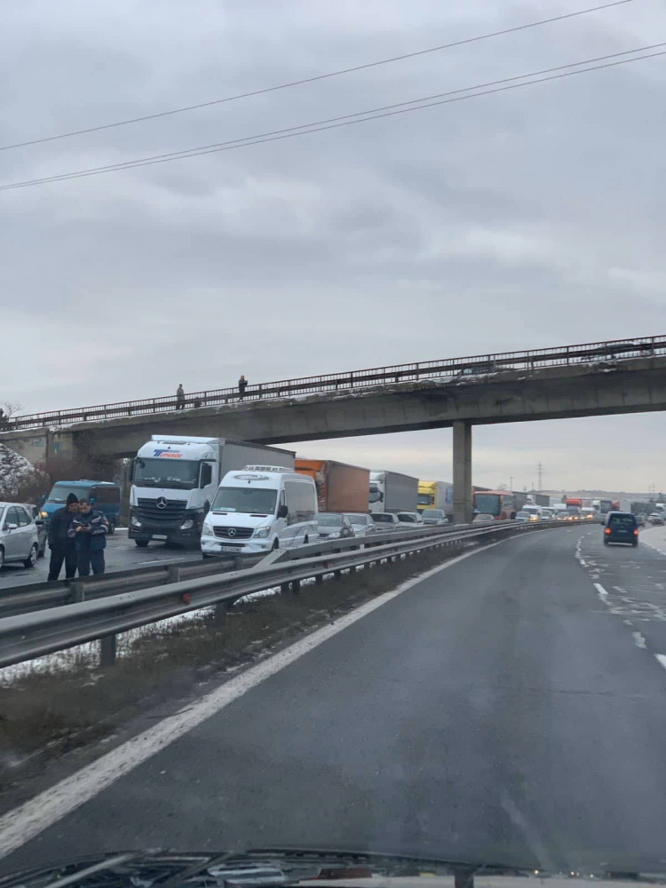 Извънредно в БЛИЦ! Ад по пътищата, тежка катастрофа с ТИР-ове на АМ "Тракия" СНИМКИ
